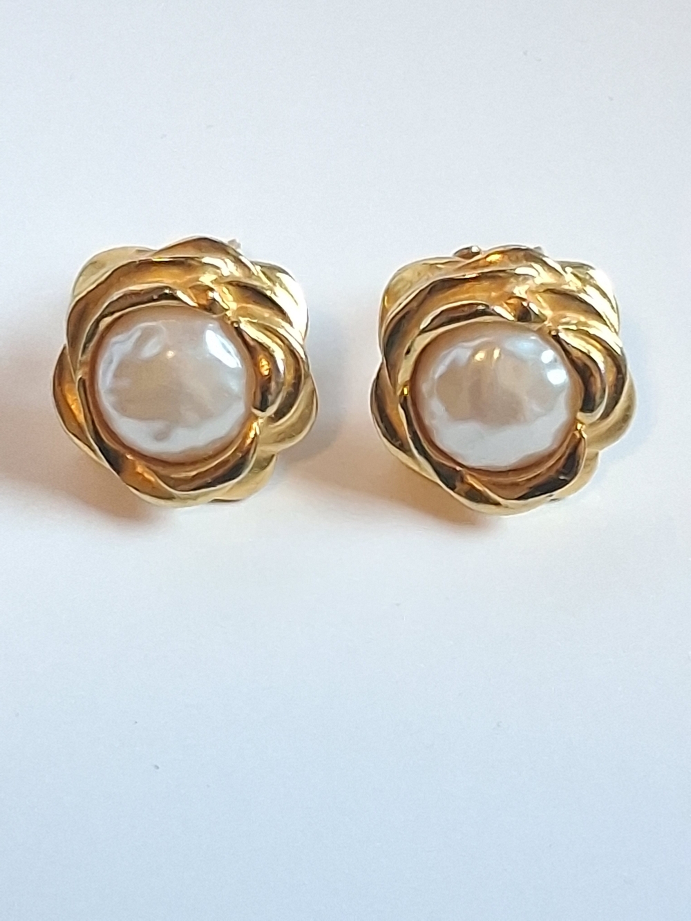 Vintage 1980 Givenchy Floral Pearl Center Earrings